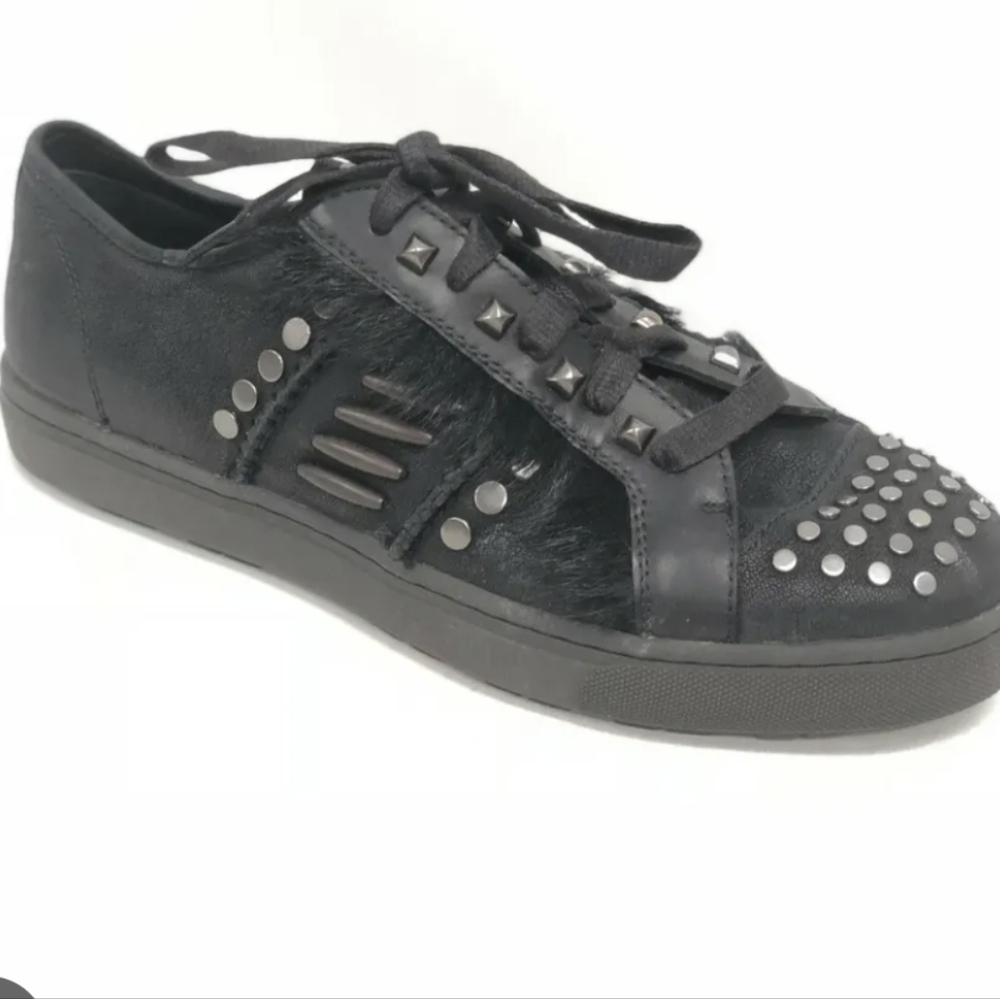 EUC UGG Sneakers
